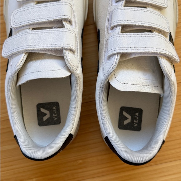 Veja ‘Recife’ Velcro sneakers in Very White and Black, size 6 - Picture 7 of 15
